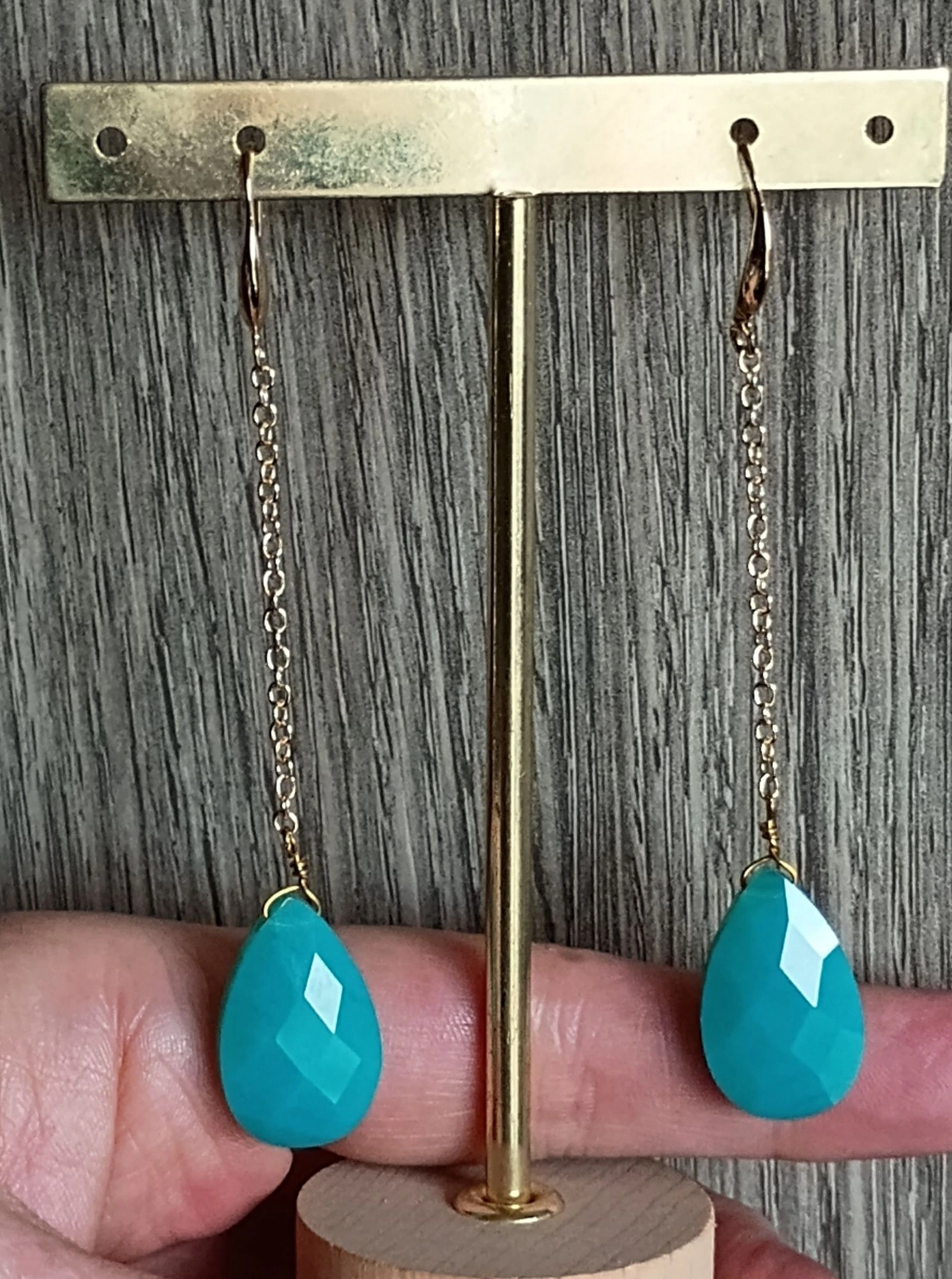 Elegantes y radiantes aretes de declaración dorados Boho chic con gota de turquesa – photo 2